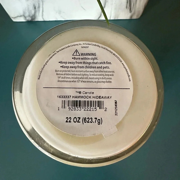 Yankee Candle Large 2-wick Tumbler Hammock Hideaway - Picture 4 of 4